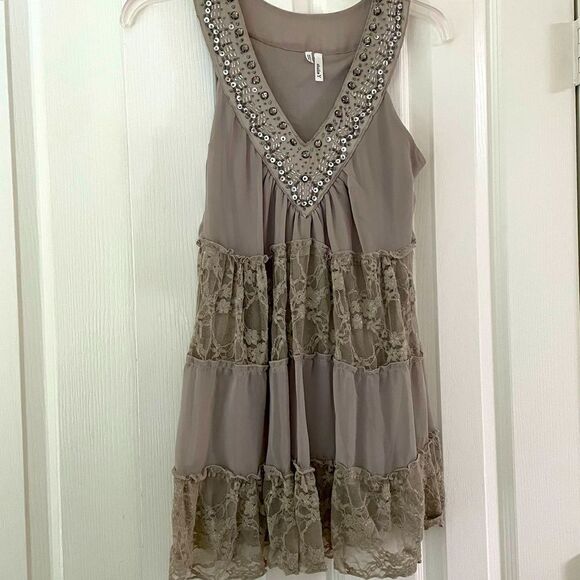 🎉🎉HP 2/2/24🎉🎉Studio Y grey lace and jeweled top - Picture 1 of 8
